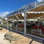 Апартаменти Duke Beach Apartment 2 Bedrooms *