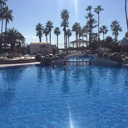 Апартаменти Duke Beach Apartment 2 Bedrooms *